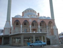 Aydıncık'ta Bin 500 Kişilik Cami İnşaatında Çalışmalar Devam Ediyor