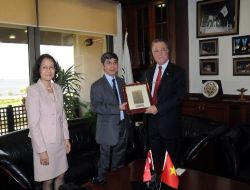Vietnam Büyükelçisi Lap, İzmir'i Sevince Ziyaret Süresini Uzattı
