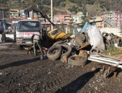 Trabzon'da Gelişigüzel Bırakılan Hurdalar Kaldırılıyor