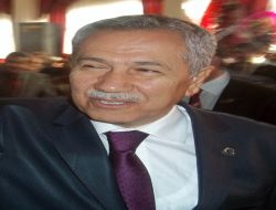 Arınç: "Postal Yalayanlar Kaybetmeye Mahkumdur"