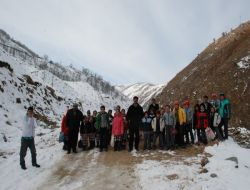 Muşlu Öğrencilere 8 Kilometrelik Okul Yolunda Tüfekli Koruma