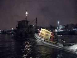Boğaz'da Trolle Avlanan Tekneye Greenpeace Baskını