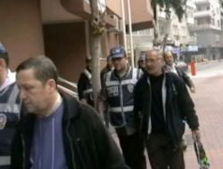 İzmir ve İstanbul'da Kaçak Tütün ve İlaç Operasyonu