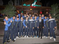 Fenerbahçe'de Yöneticiler Ve Oyuncular Yemekte Bir Araya Geldi