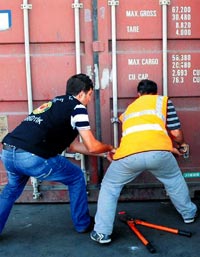 Gümrüklere ait yazılımın 'çakma'sıyla dijital  vurgun