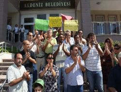 Taşeron Firmanın İşten Çıkardığı İşçiler, Belediye Önünde Eylem Yaptı