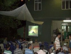 Teravih Öncesi İkram Edilen Çay, Cemaat Sayısını Artırdı