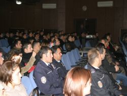 Polisler, Aile İçi İletişim Konferansına Yoğun İlgi Gösterdi