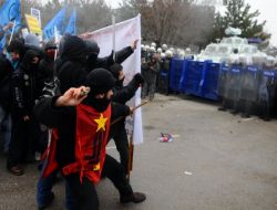 Öğrenci Kolektifleri Yök Önünü Savaş Alanına Çevirdi