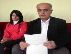 Okul Müdürü Törende Gülümseyen Öğrenciyi Arkadaşlarının Önünde 'ben Eşeğim' Diye Bağırttı