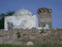 Hasankeyf’teki İmam Abdullah Türbesi Ve Kozluk Kalesi Onarılmayı Bekliyor