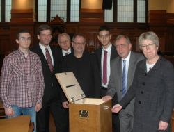 Almanya'da Hamburg Eyalet Meclisinin Sandık Sorununu Türk Öğrenciler Çözdü