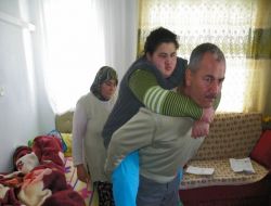 Genç Kız Ameliyat Olmak İçin Hayırseverlerden Yardım Bekliyor