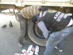 Kamyon Lastiğinin Arasında 4 Bin 150 Paket Kaçak Sigara Bulundu!