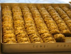 Yunanlılar Türk Baklavası Yiyecek