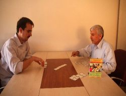 Emekli Öğretmenin Yaptığı Kartlar Matematiği Oyunla Öğretiyor