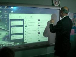 Kiriş İlköğretim Okulu'nun Tahtaları Akıllandı