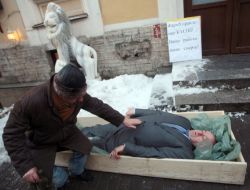 İnsülin Bulamayan Rus Hasta Canlı Canlı Tabuta Girdi