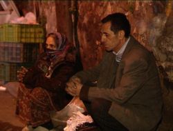 Evleri Yıkıldı, Abla - Kardeş Sokakta Kaldı