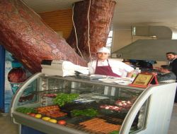 Çamı Kesmedi, İş Yerinin Ortasında Bıraktı