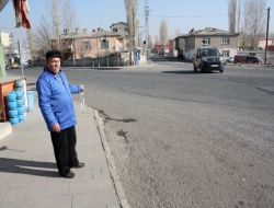 Kars’ta 6 Yolun Birleştiği Kontrolsüz Kavşak Tehlike Oluşturuyor