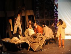 Antalya Büyükşehir Belediye Tiyatrosu Yeni Sezonu ‘albay Kuş’la Açtı