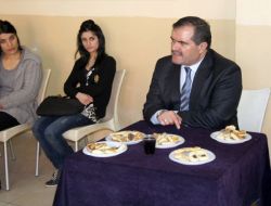 Rektör Akmaz, Öğrencilerin Sorunlarını Dinledi