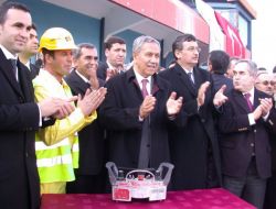 Başbakan Yardımcısı Arınç: Gençlerin Elinde Silah, Taş, Sopa Olan Değil, Kitap Olmalı