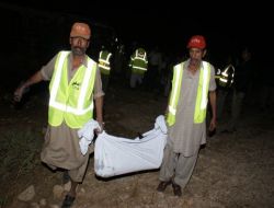 Pakistan’da Yolcu Otobüsü Petrol Tankerine Çarptı: 32 Ölü