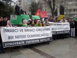 Orduevine Yürümek İsteyen Vicdani Retçilere Polis Engeli