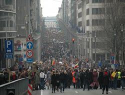Beş Genç Facebook’ta Çağrıda Bulundu: Belçika’da 30 Bin Kişi Yürüdü