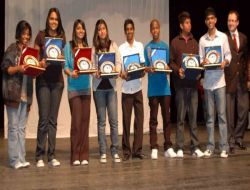 Afrikalı Ve Mersinli Öğrencilerin Folklor Gösterisi Beğenildi