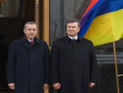 Cumhurbaşkanı Yanukoviç, Başbakan Erdoğan'ı Resmi Törenle Karşıladı (2)