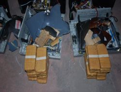 Televizyon İçine Gizledikleri Uyuşturucuyu Polisten Kaçıramadılar