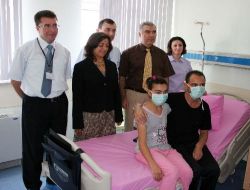 Biri Eşinin Diğeri Annesinin Böbreğiyle Sağlığına Kavuştu