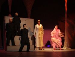 'kadın Hayattır Memattır Kadın' Oyunu Seyircilerle Buluşuyor