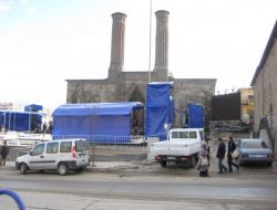 Tarihi Çifte Minareli Medrese Kış Oyunları Madalya Törenine Hazırlanıyor