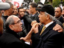 Tunus’ta Karşıt Gruplar Arasında Gerginlik