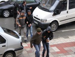 Örgüt Kurarak Esrar Ticareti Yapmaktan Tutuklanan Kadın Adliyede Bayıldı