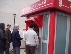 Bankamatikte Bozuk Para Kalmayınca Bankanın Yolunu Tuttular