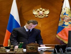 Мedvedev Davos'a Bir Kaç Saatliğine Gidecek!