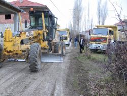 Belediye Yol Çalışmalarını Hızlandırdı
