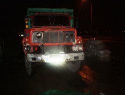 Yol Kenarında Lastik Değiştirmek İsteyen Sürücüye Kamyon Çarptı