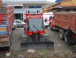 Paletli Kar Ambulansı Karayollarının Üst Geçit Sınırına Takıldı