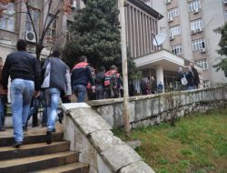 Adliyeye Çıkarılan Sanığın Yakınları Basın Mensuplarını Tehdit Etti