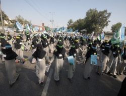 Pakistanlı Kadınlar, Abd’nin Füze Saldırılarına Karşı Yürüdü