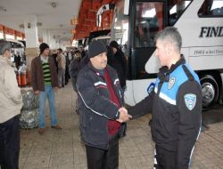 Polis, Karnesinde Kırık Olan Öğrenciler Kaçmasın Diye Otogarı Mesken Tuttu