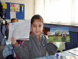 Vali Kılıçlar'dan Çocuklara Karne Hediyesi
