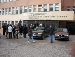 Karne İçin Bekleyen Öğrencilerin Üzerine Ses Bombası Atıldı