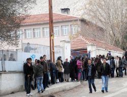 Sivil Gelene Karne Vermediler